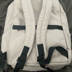 Everlane The ReNew Transit Backpack in warm quartz preloved condition
